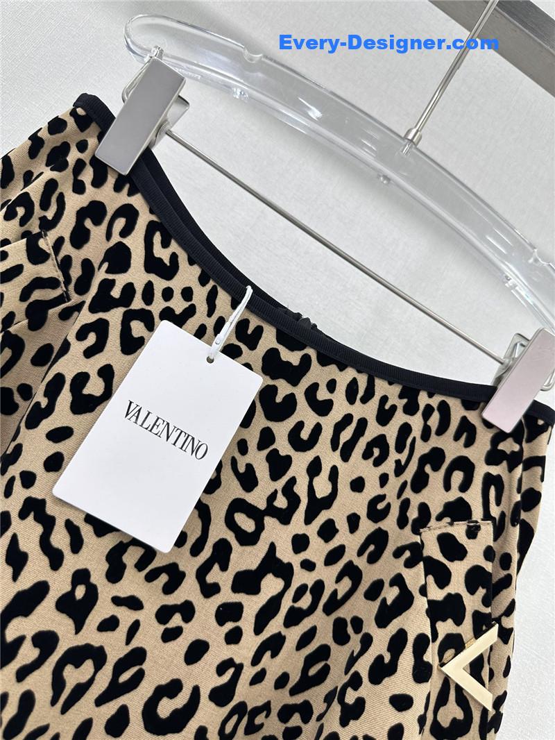 Va1e*ntin0 long skirt replica d&g clothing