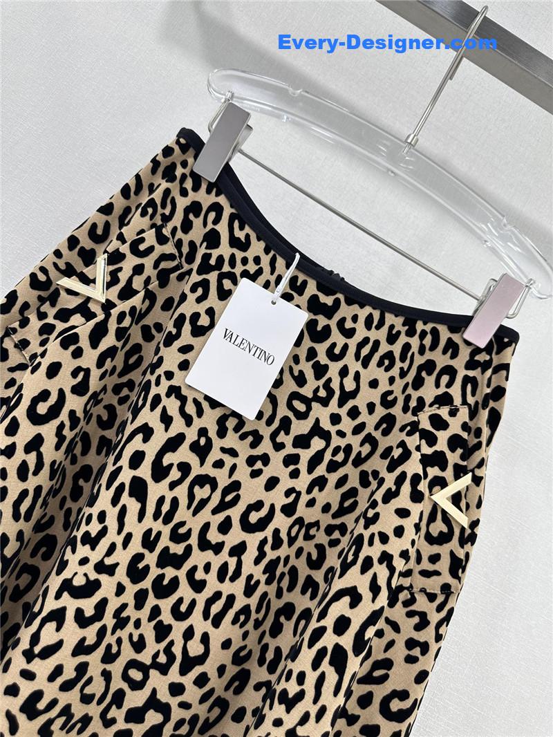 Va1e*ntin0 long skirt replica d&g clothing