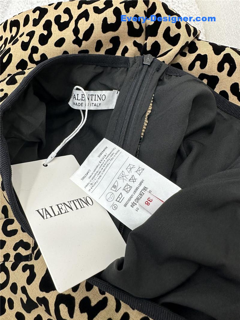 Va1e*ntin0 long skirt replica d&g clothing