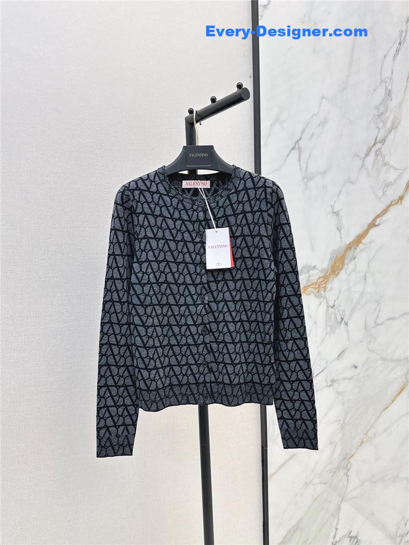 Va1e*ntin0 alphabet jacquard knitted cardigan replica clothes