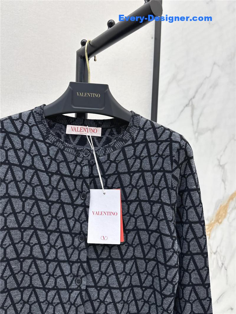 Va1e*ntin0 alphabet jacquard knitted cardigan replica clothes