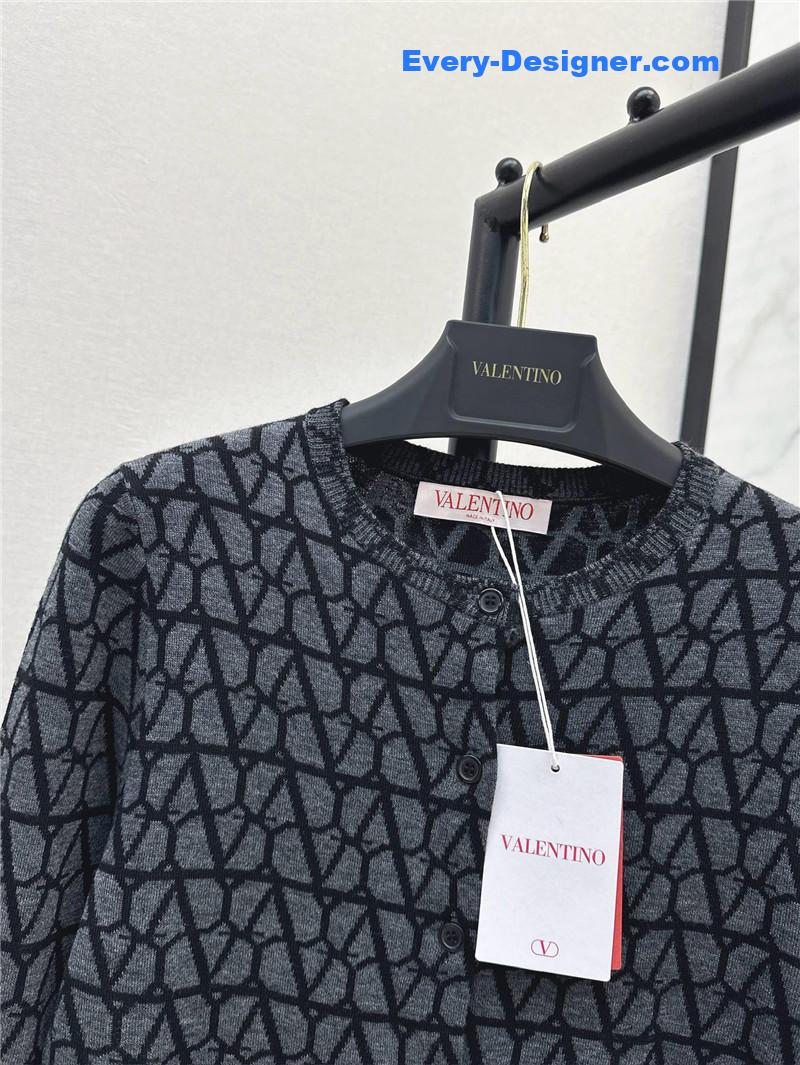 Va1e*ntin0 alphabet jacquard knitted cardigan replica clothes