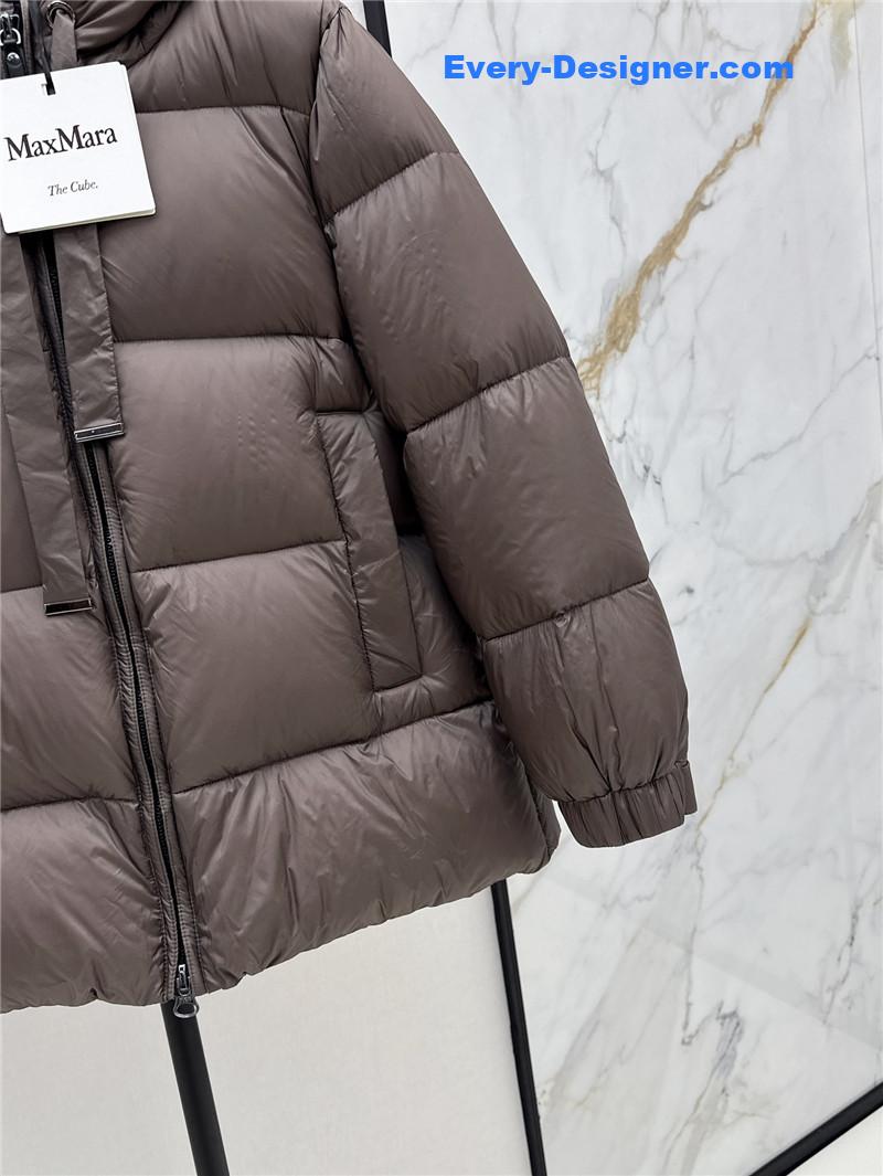 Vanitoo mid-length hooded down jacket replica clothing