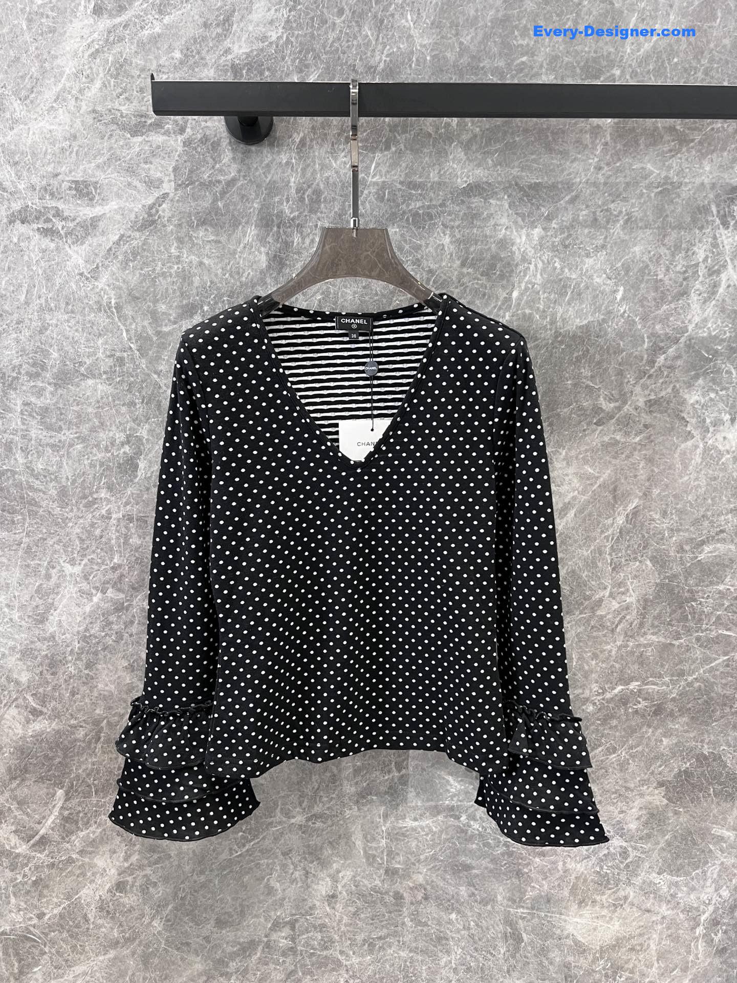 Ch**el v-neck long-sleeved t-shirt