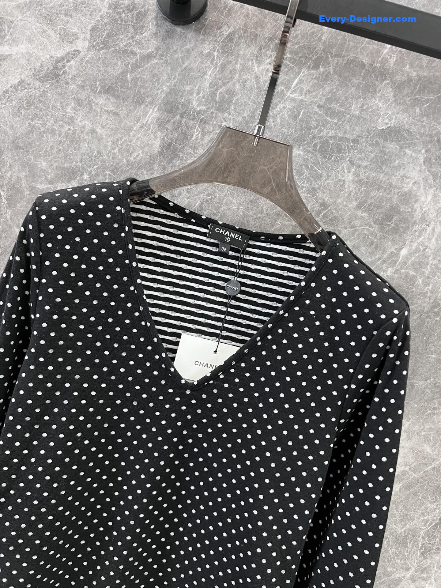 Ch**el v-neck long-sleeved t-shirt