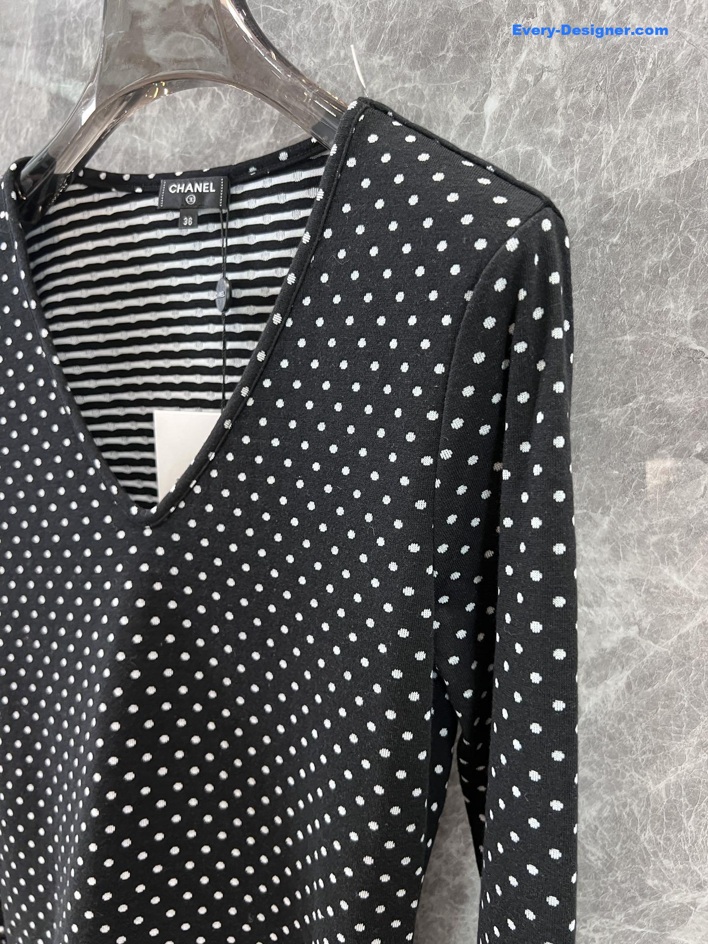 Ch**el v-neck long-sleeved t-shirt