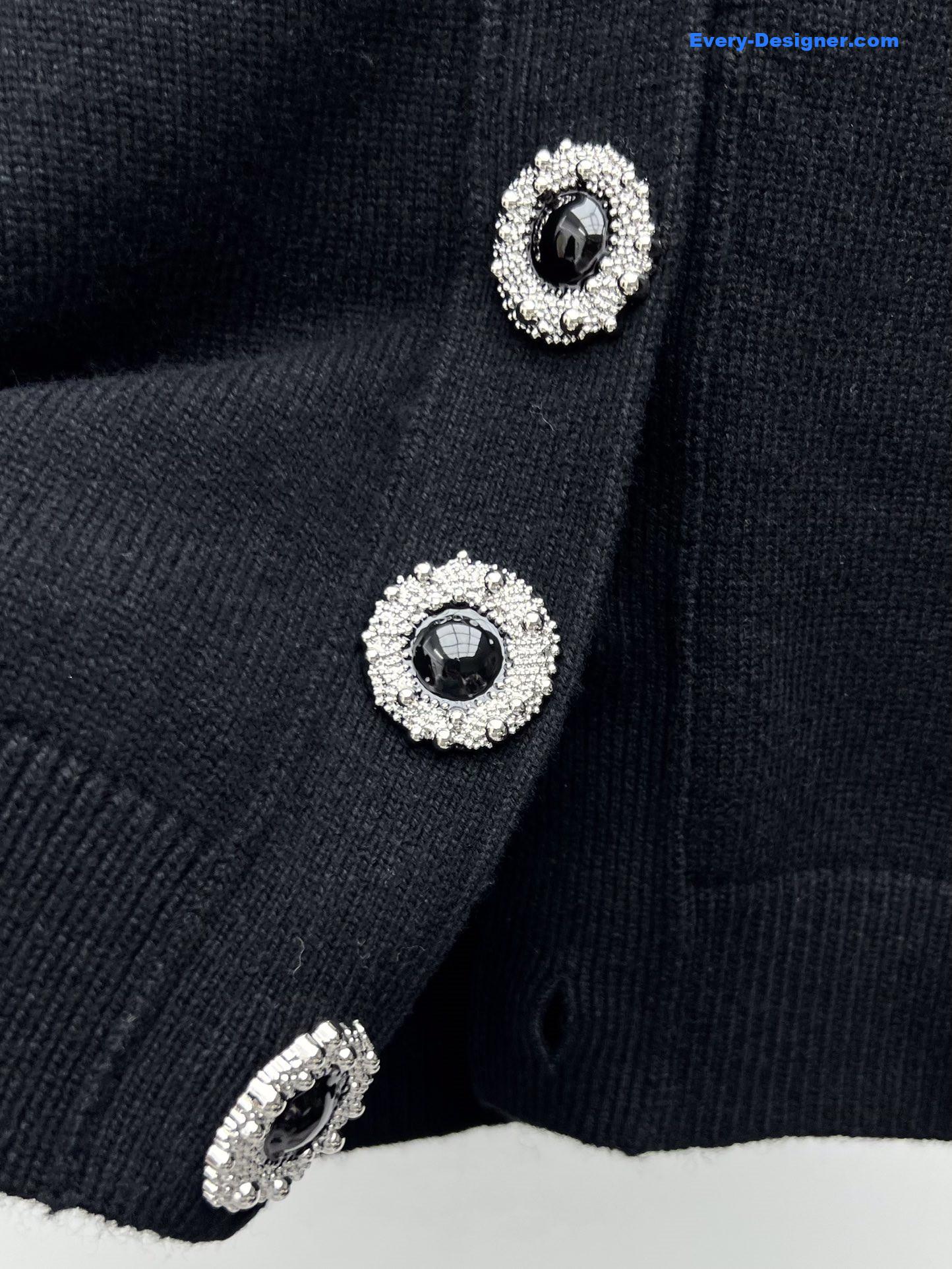 l0vis Vvtt0n jewel button cardigan in black