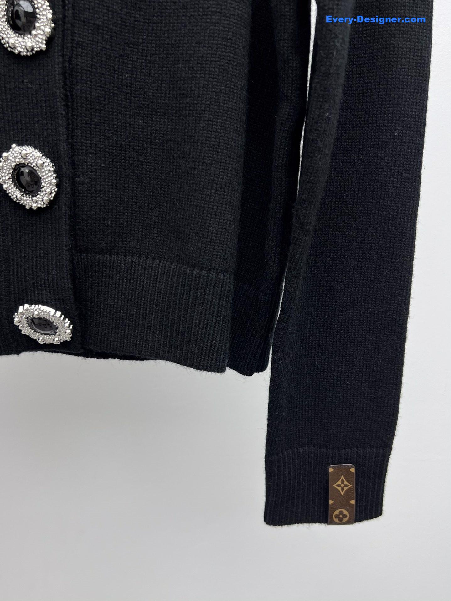 l0vis Vvtt0n jewel button cardigan in black