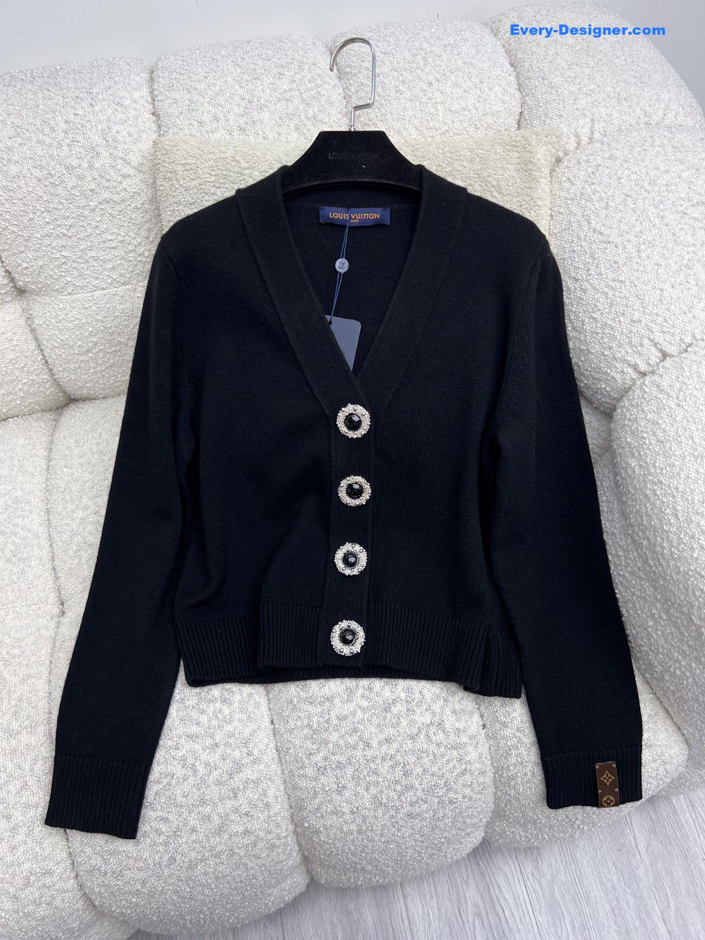 l0vis Vvtt0n jewel button cardigan in black
