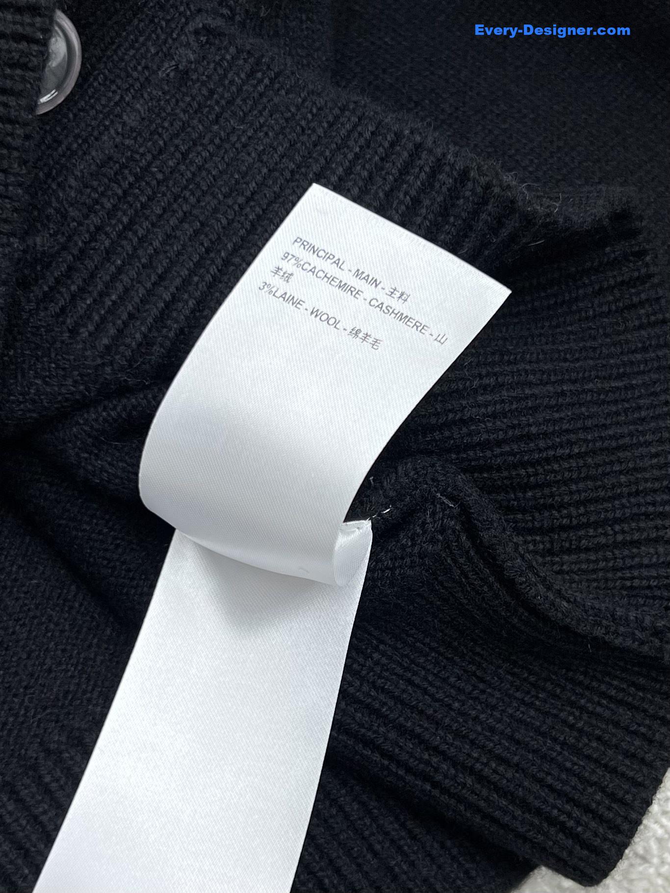 l0vis Vvtt0n jewel button cardigan in black