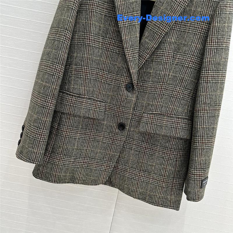 Pra*a british college suit