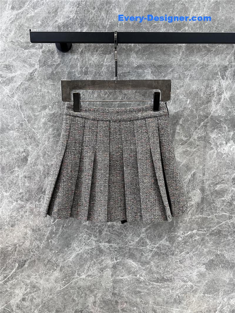 Ce1i*e short jacket + pleated skirt set