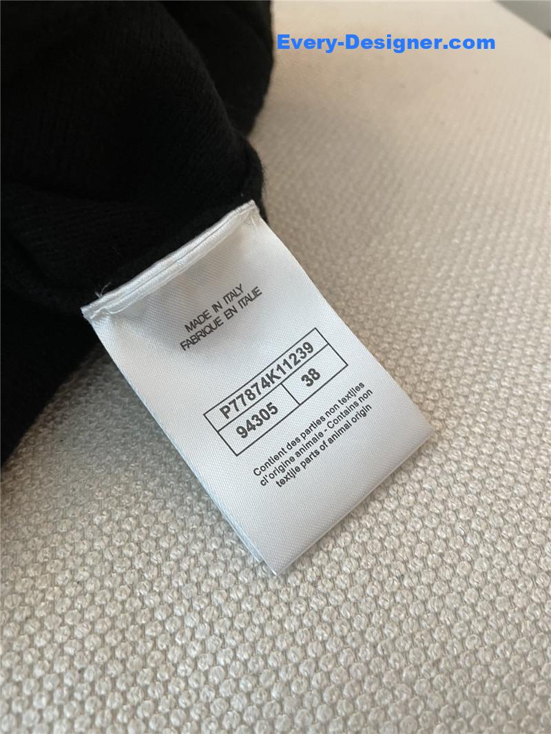 Ch**el sleeveless vest