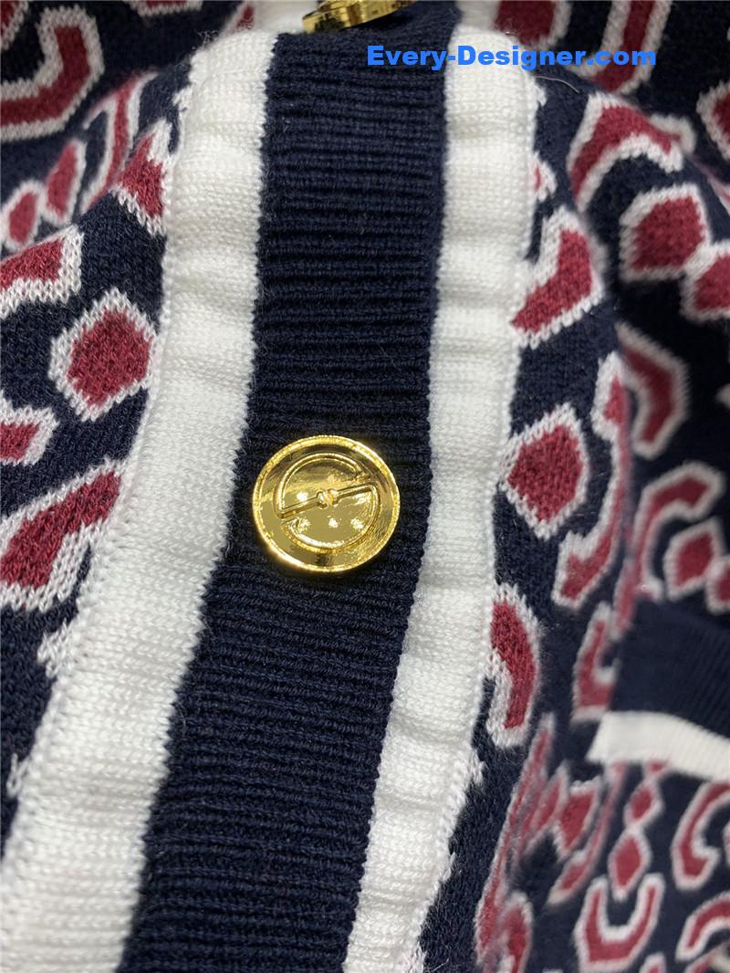 Gvc*1 v-neck jacquard cardigan black