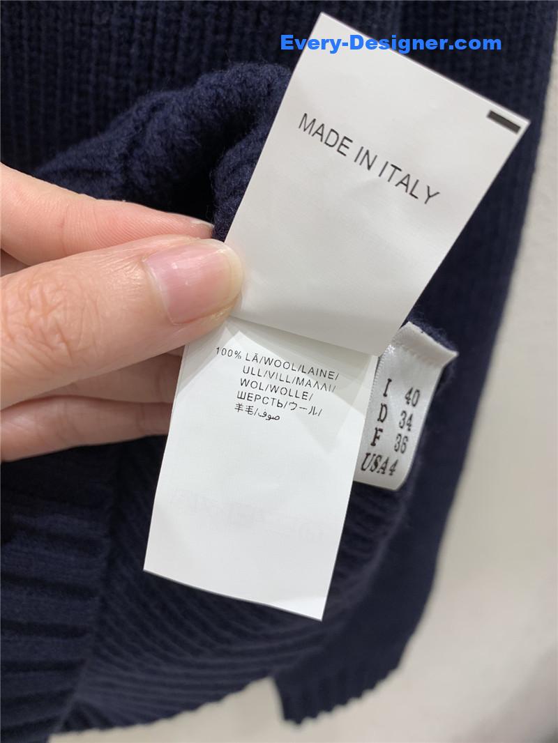 BC Contrast V-neck Sweater Navy