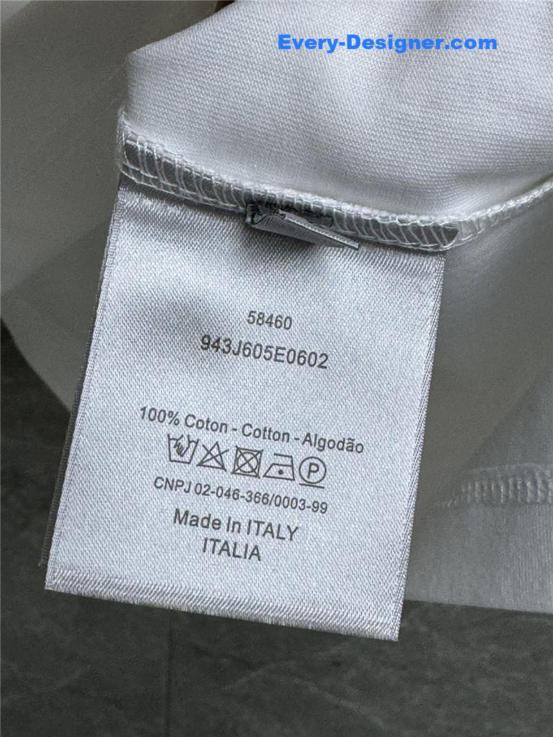 D10r gold thread embroidered t-shirt