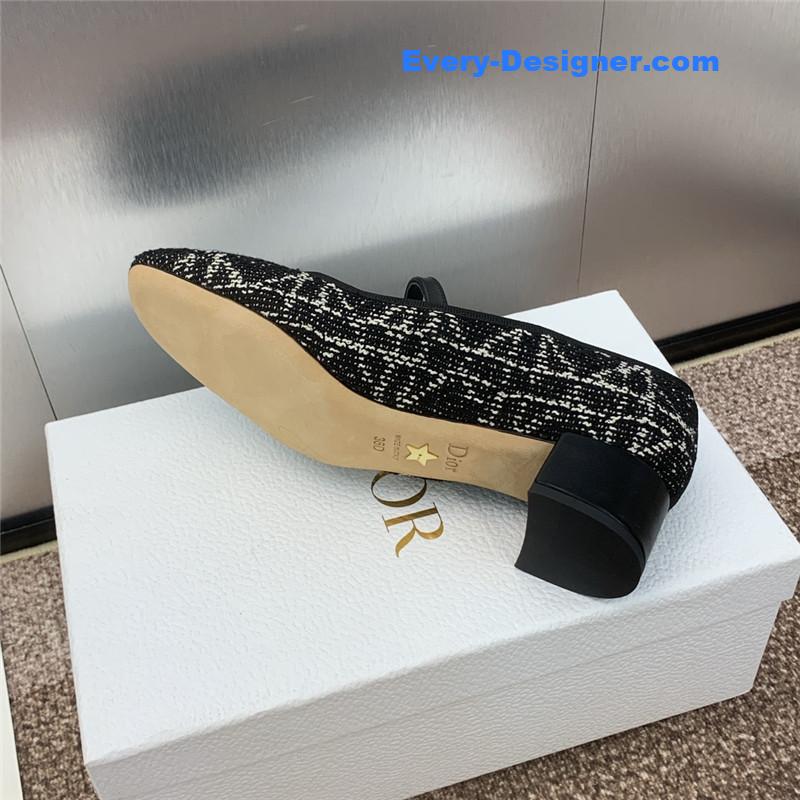 D10r ballet pump in gold cannage tweed