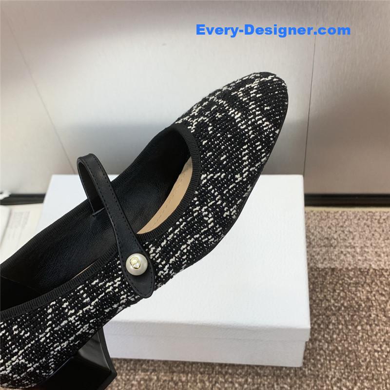 D10r ballet pump in gold cannage tweed