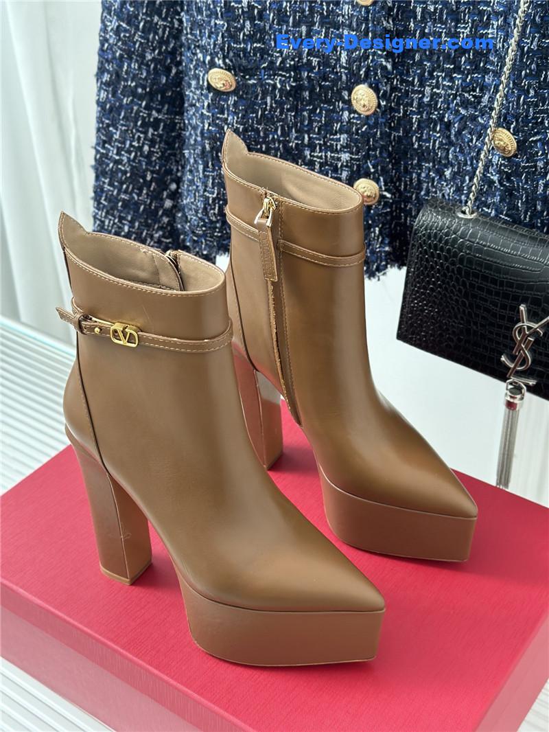 Va1e*ntin0 garavani brown leather heel platform booties