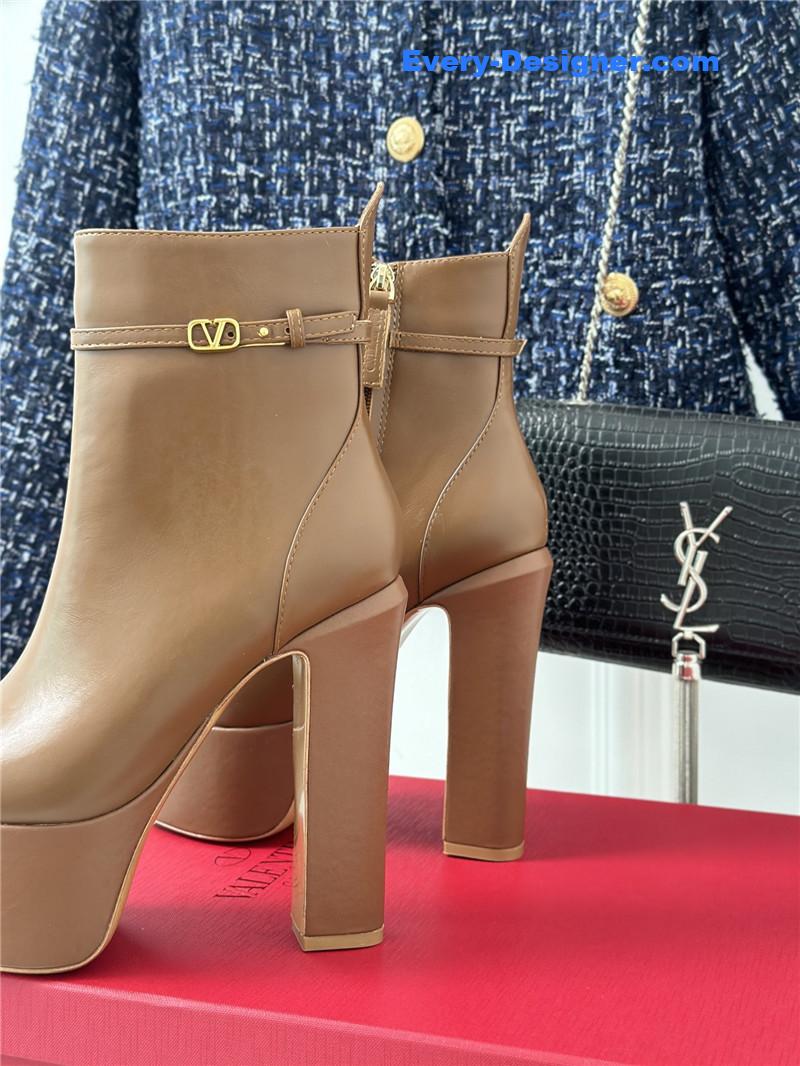 Va1e*ntin0 garavani brown leather heel platform booties