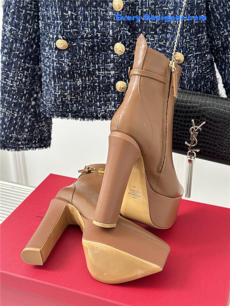Va1e*ntin0 garavani brown leather heel platform booties