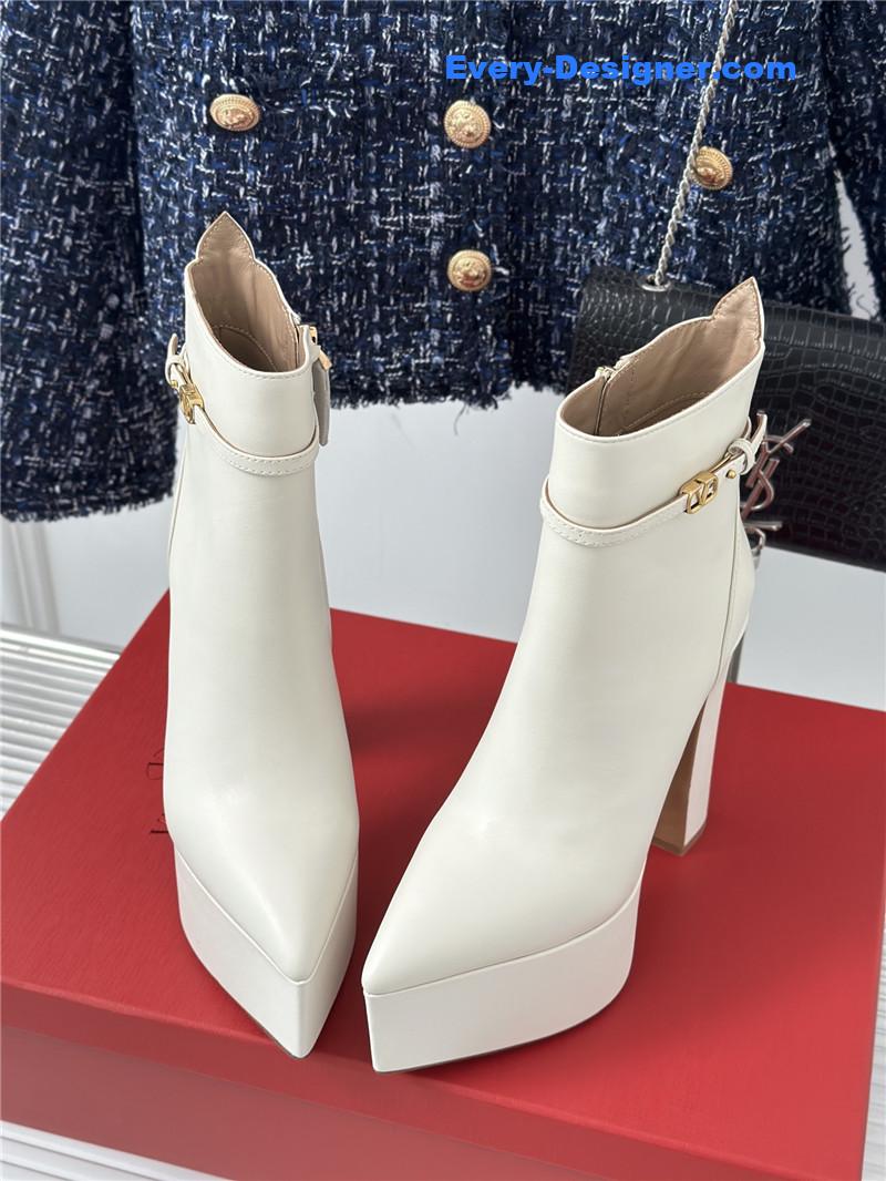 Va1e*ntin0 garavani white leather heel booties