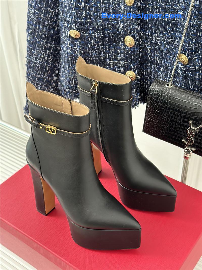 Va1e*ntin0 garavani black leather heel platform booties