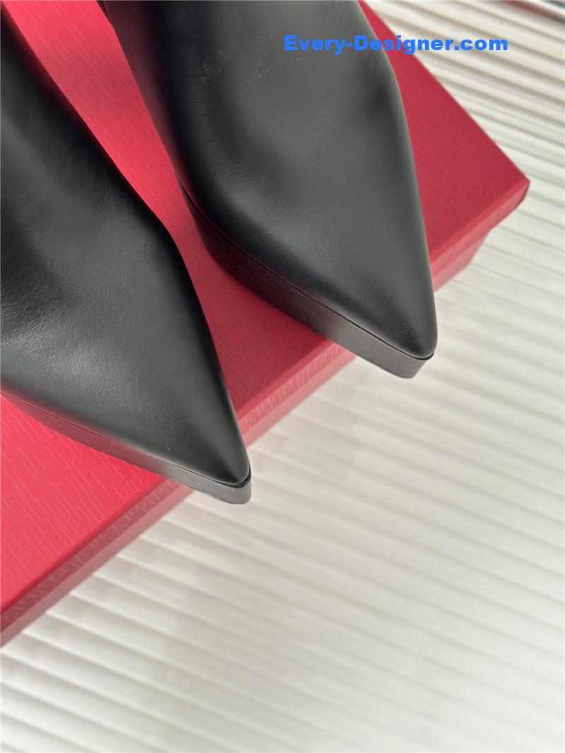 Va1e*ntin0 garavani black leather heel platform booties