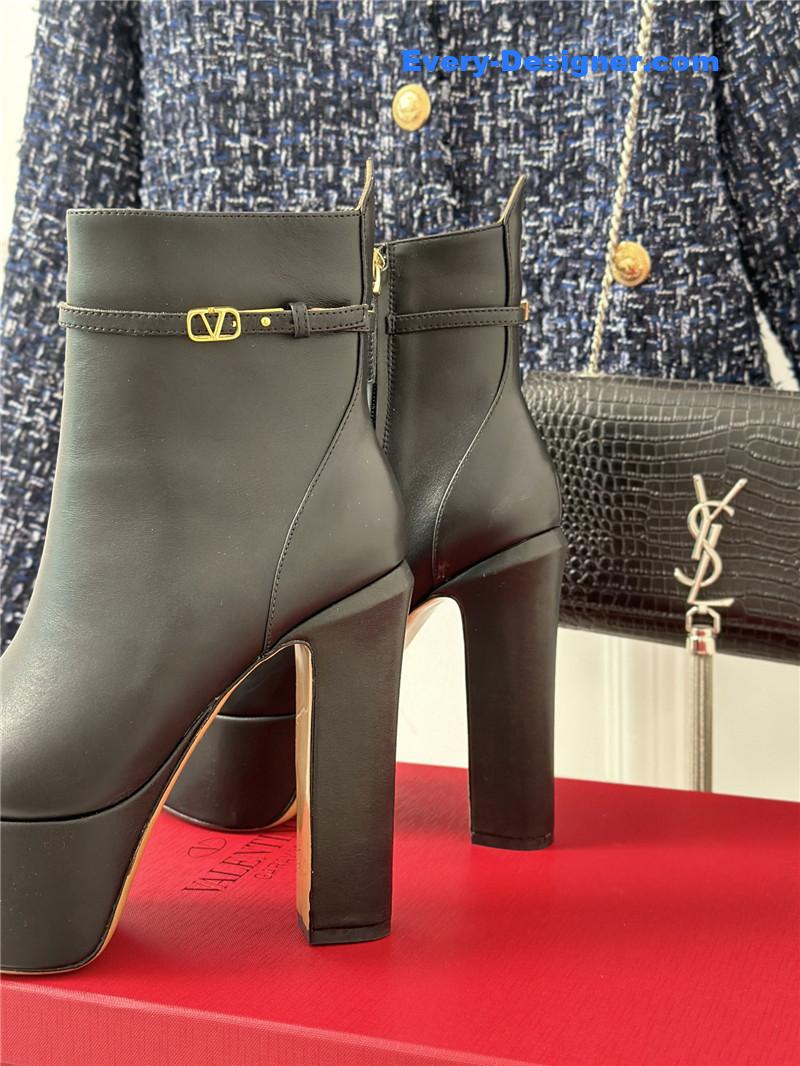 Va1e*ntin0 garavani black leather heel platform booties