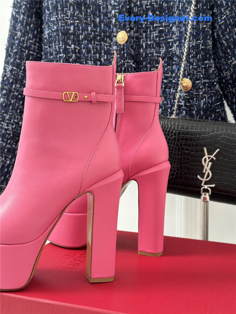 Va1e*ntin0 garavani vlogo pink leather boots