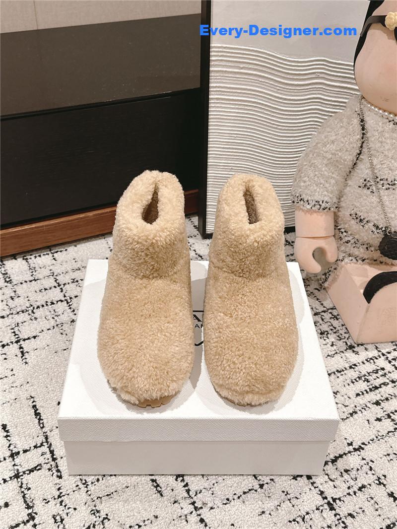 Pra*a shearling booties beige