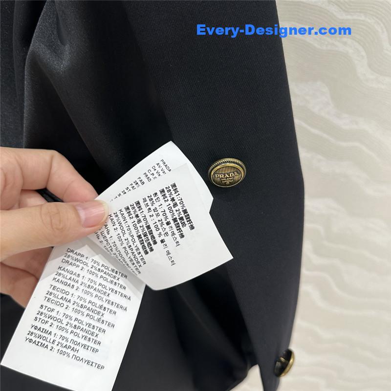 Pra*a wide shoulder suit