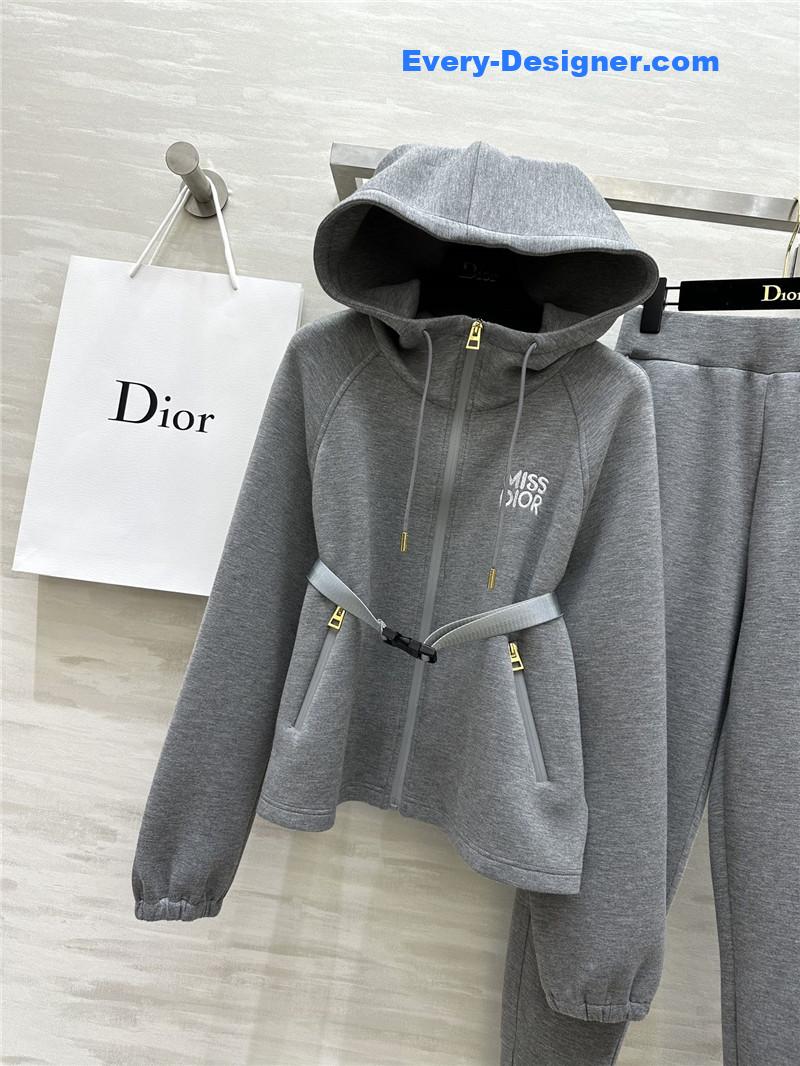 D10r sports style suit