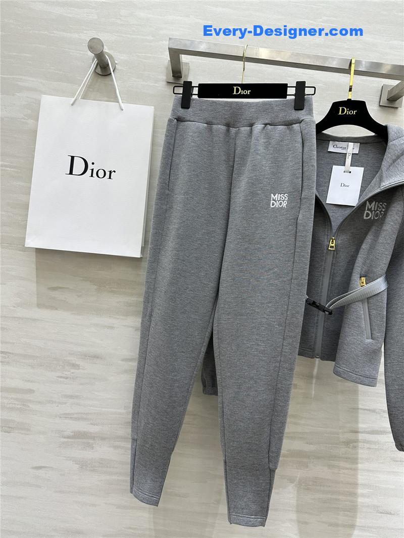 D10r sports style suit