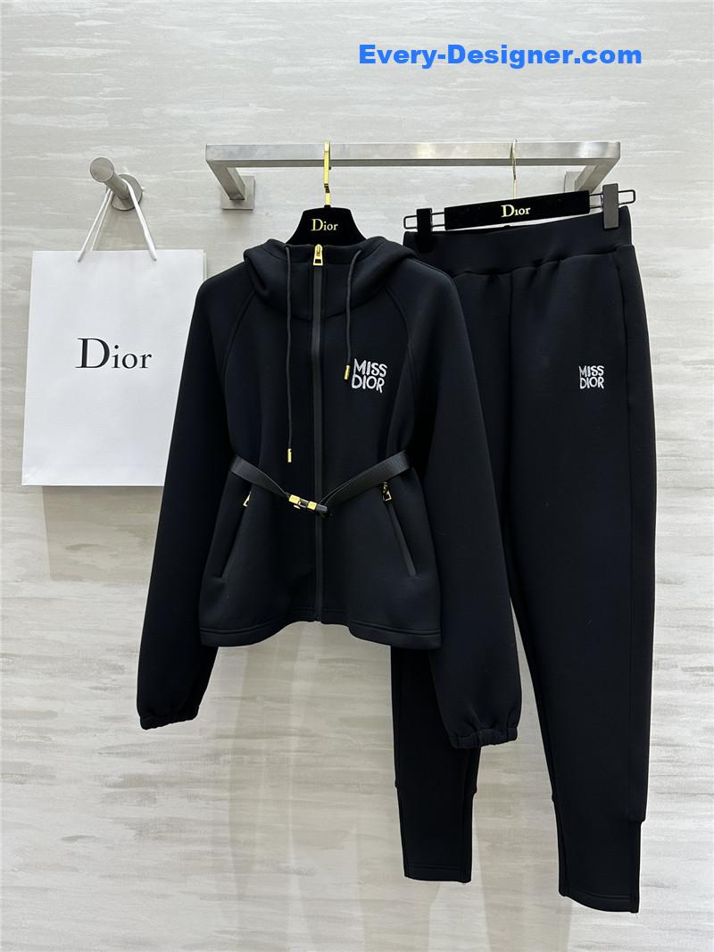 D10r sports style suit