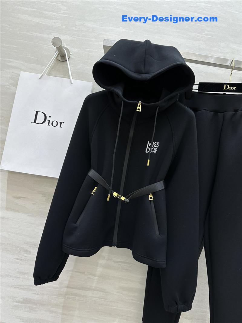D10r sports style suit
