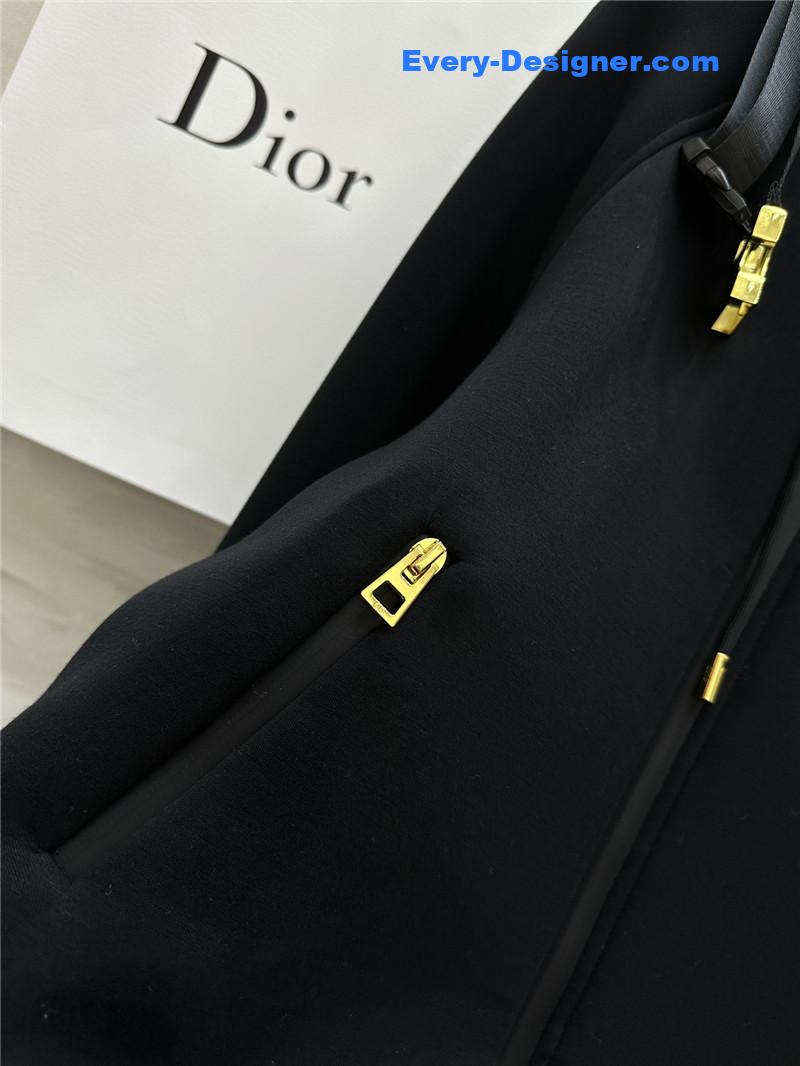 D10r sports style suit