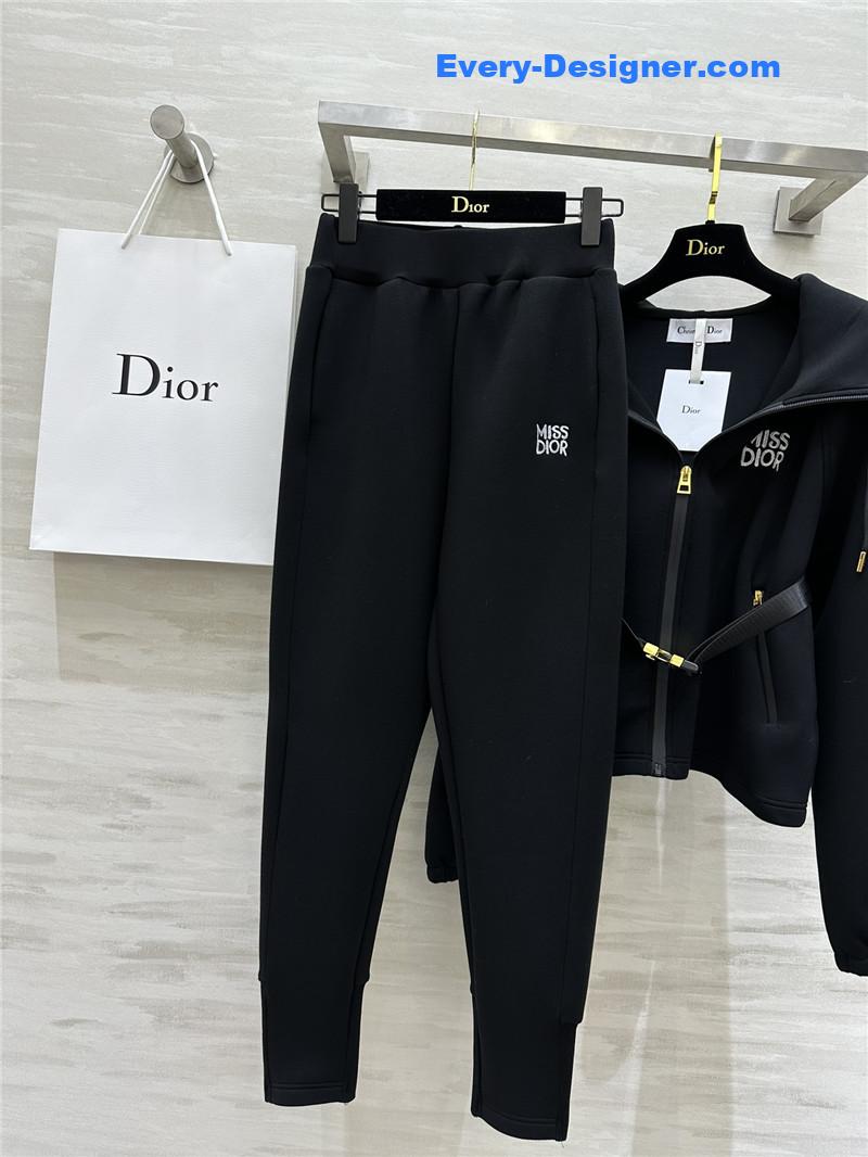 D10r sports style suit
