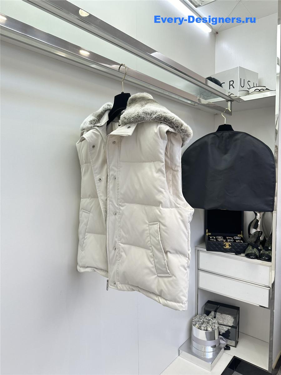 L0r0 P1ana white goose down vest