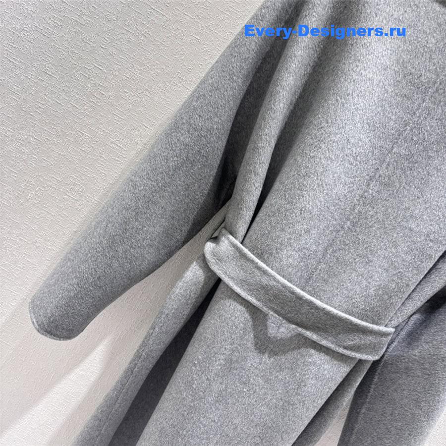 H**me5 cashmere coat with stand collar