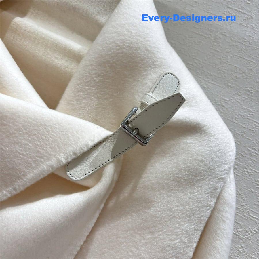 H**me5 cashmere coat with stand collar