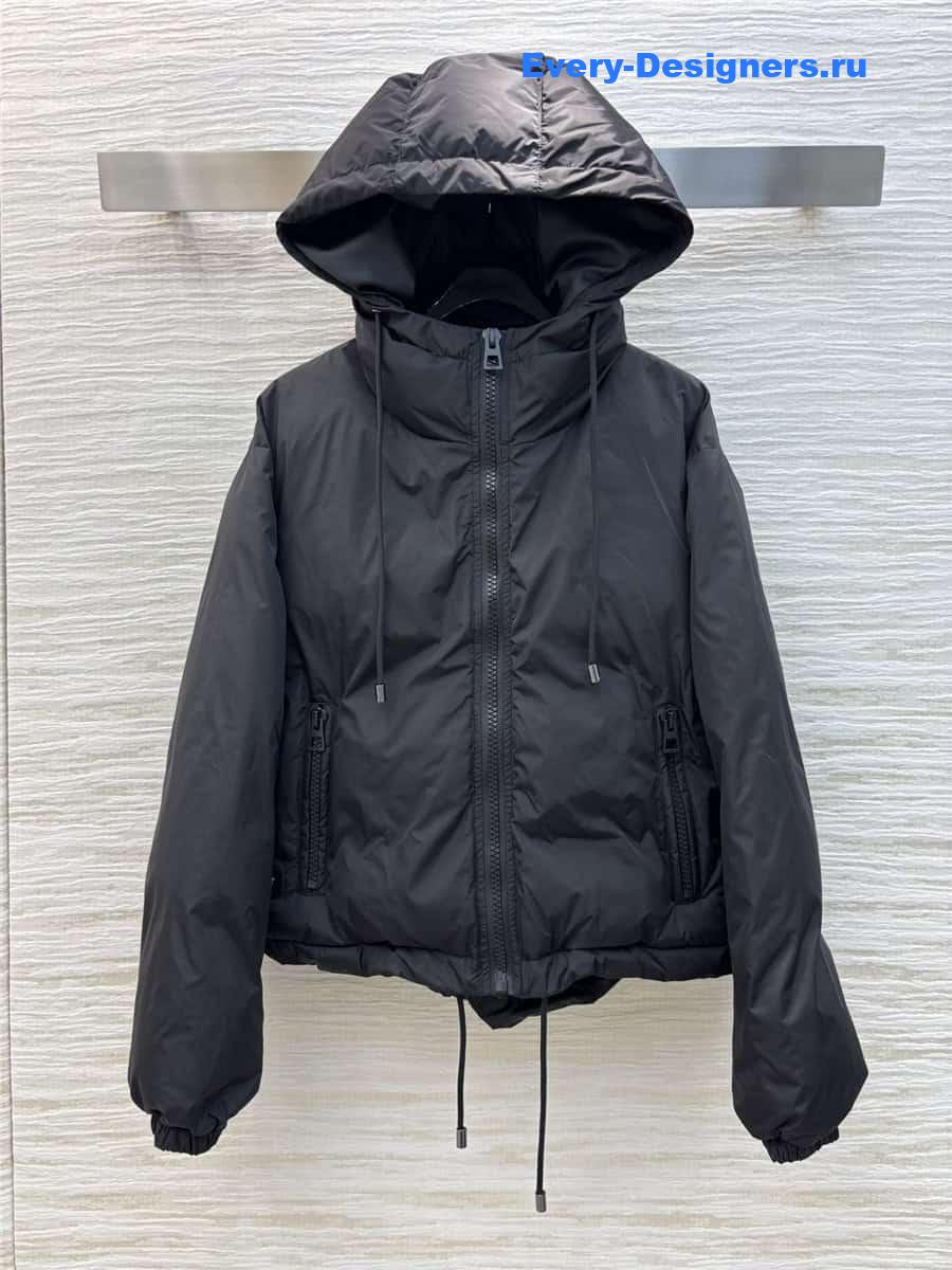 D10r hooded down jacket