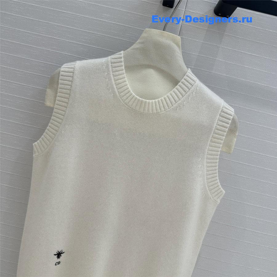 D10r twinset sleeveless knit top in white
