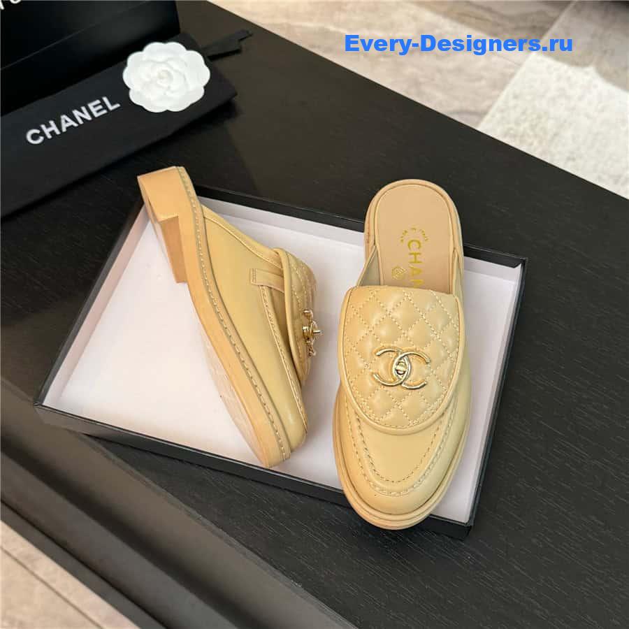 ch**el turn-lock D1am0nd-quilted loafers in nude