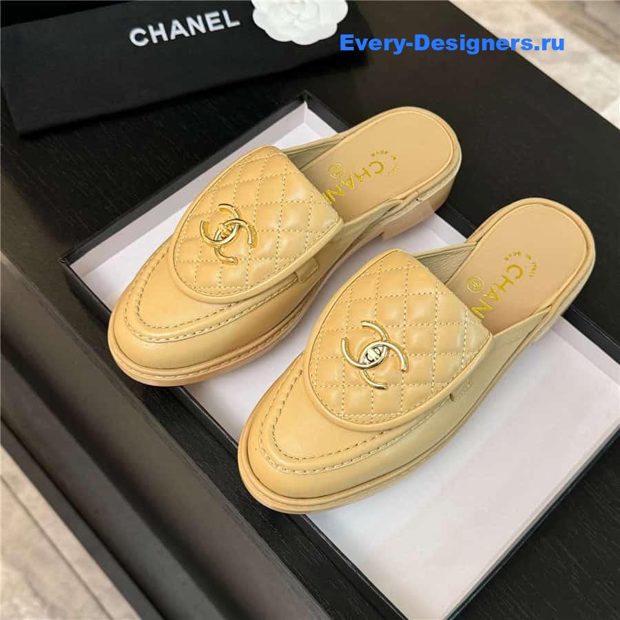 ch**el turn-lock D1am0nd-quilted loafers in nude