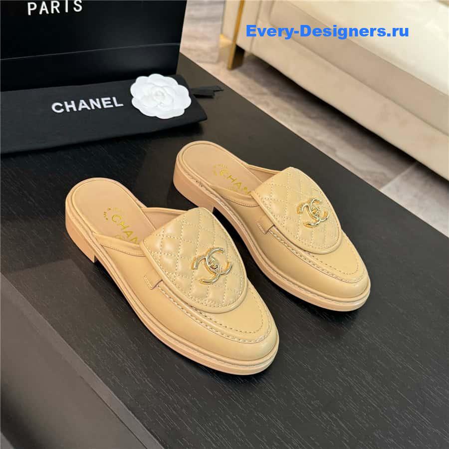 ch**el turn-lock D1am0nd-quilted loafers in nude