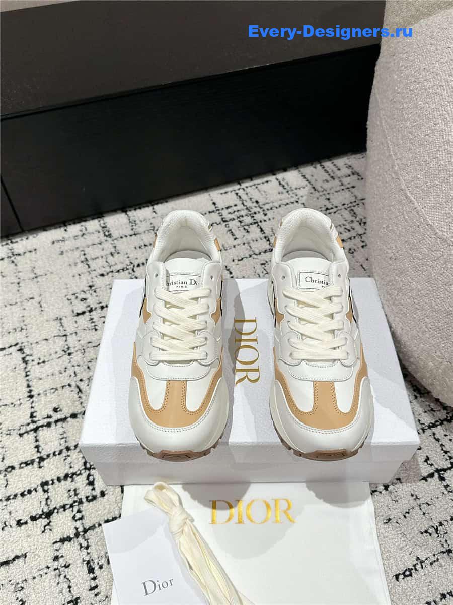 c’est D10r sneaker white