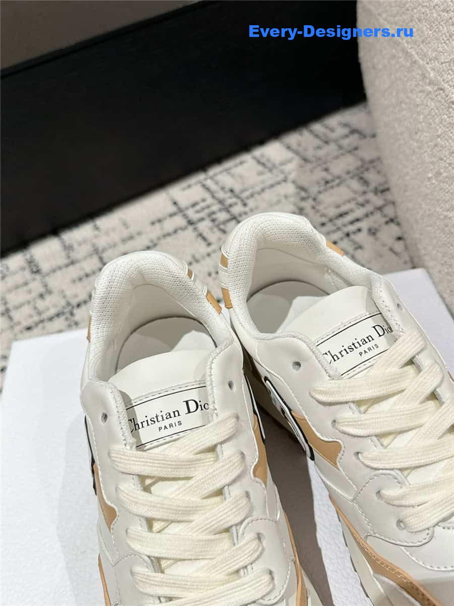 c’est D10r sneaker white