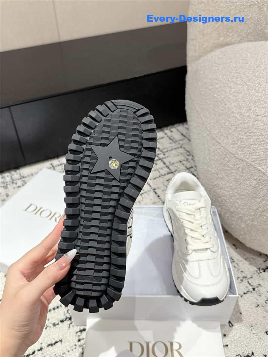 c’est D10r sneaker