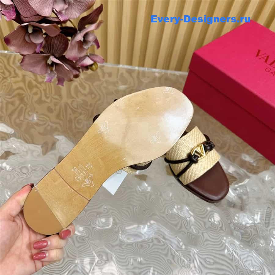 Va1e*ntin0 vlogo brown woven raffia slides